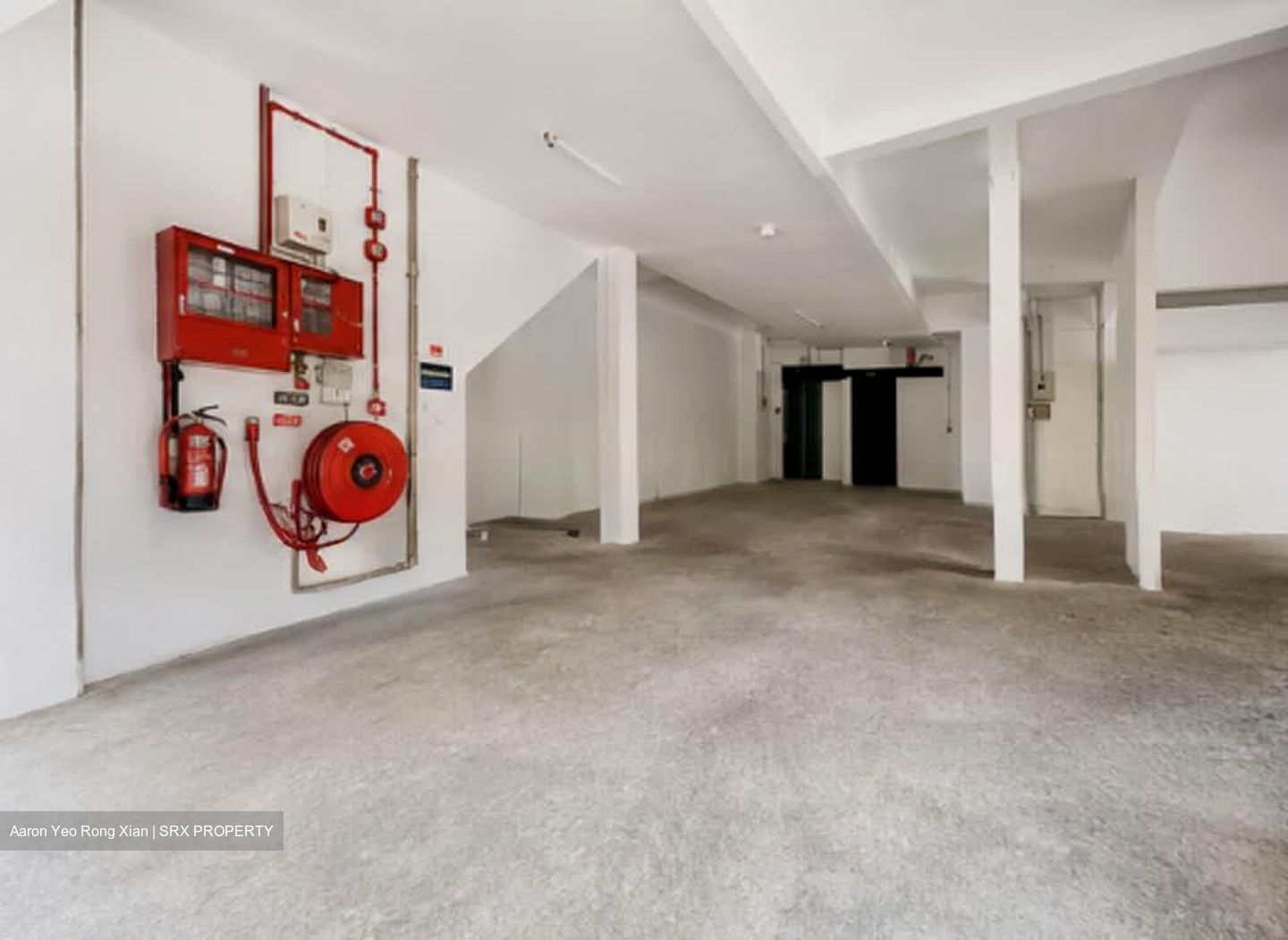 Sims Avenue (D14), Retail #592949321